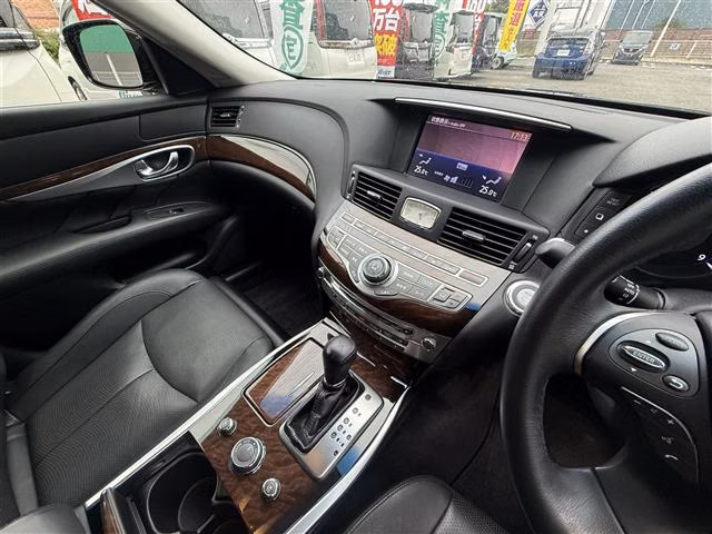 NISSAN FUGA