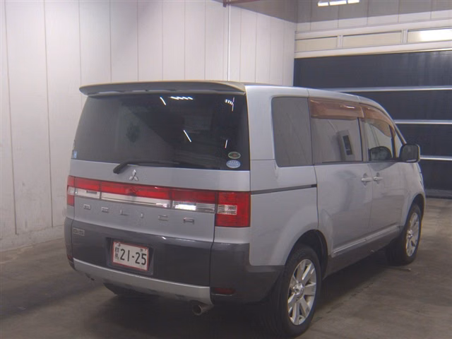 MITSUBISHI DELICA D:5