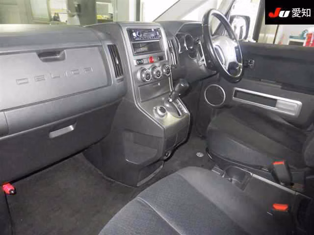 MITSUBISHI DELICA D:5