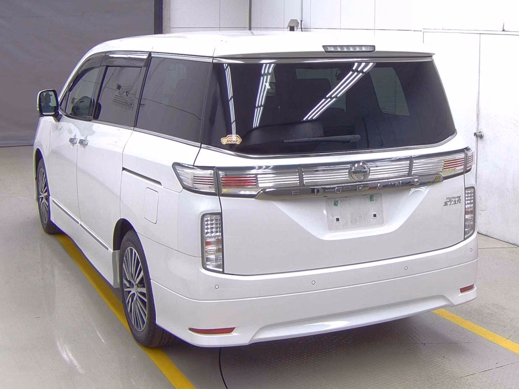 NISSAN ELGRAND