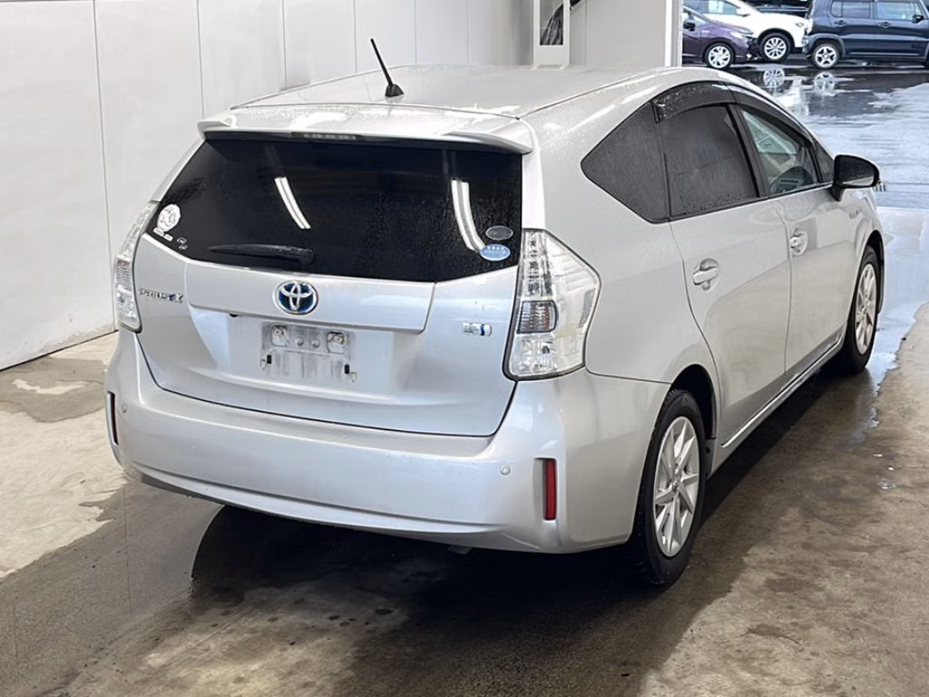 TOYOTA PRIUS ALPHA
