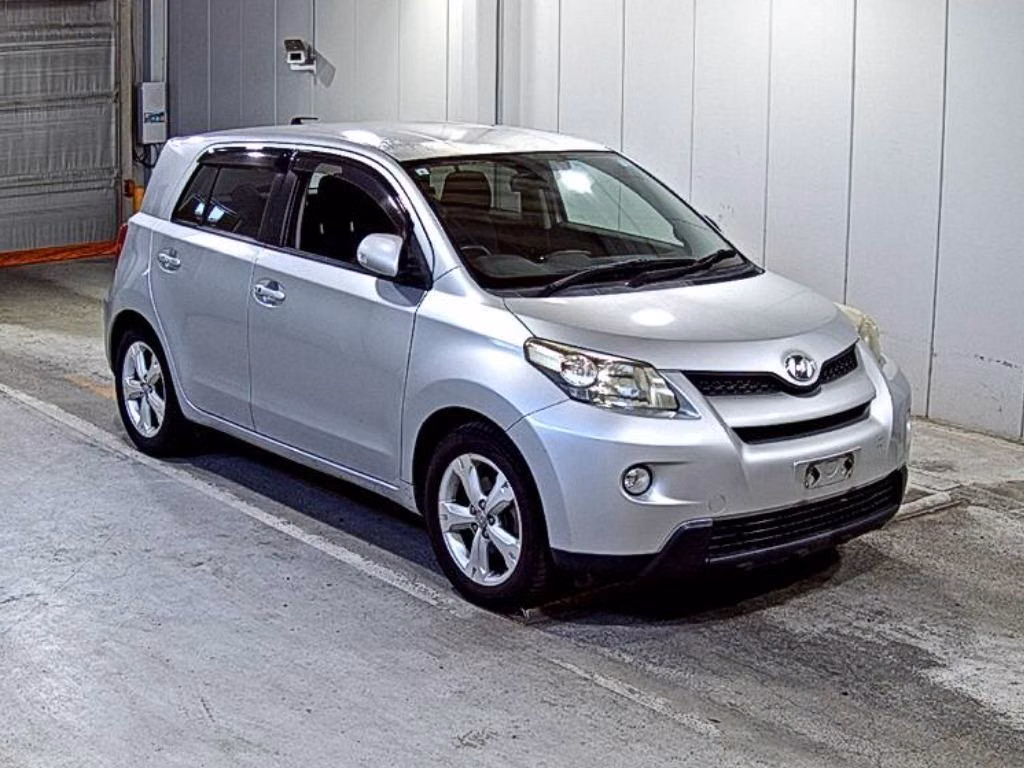 TOYOTA IST