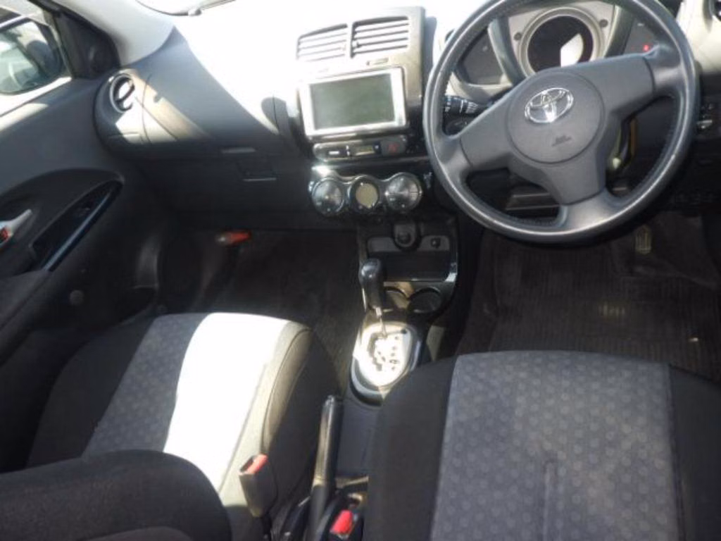 TOYOTA IST