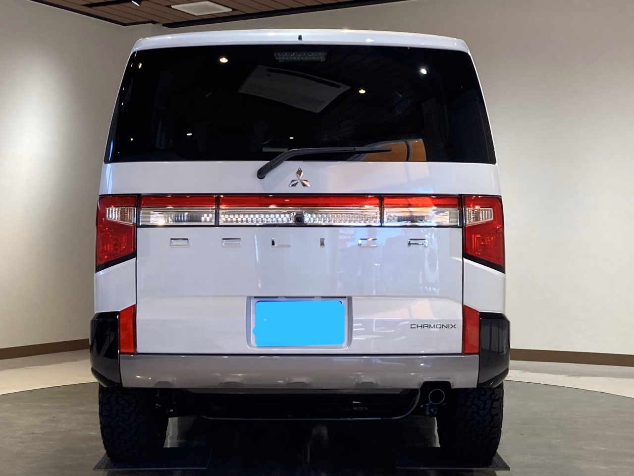 MITSUBISHI DELICA D:5