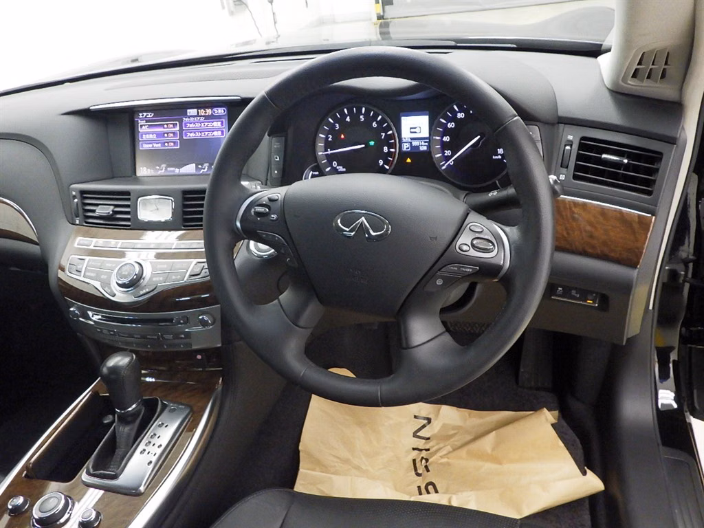 NISSAN FUGA