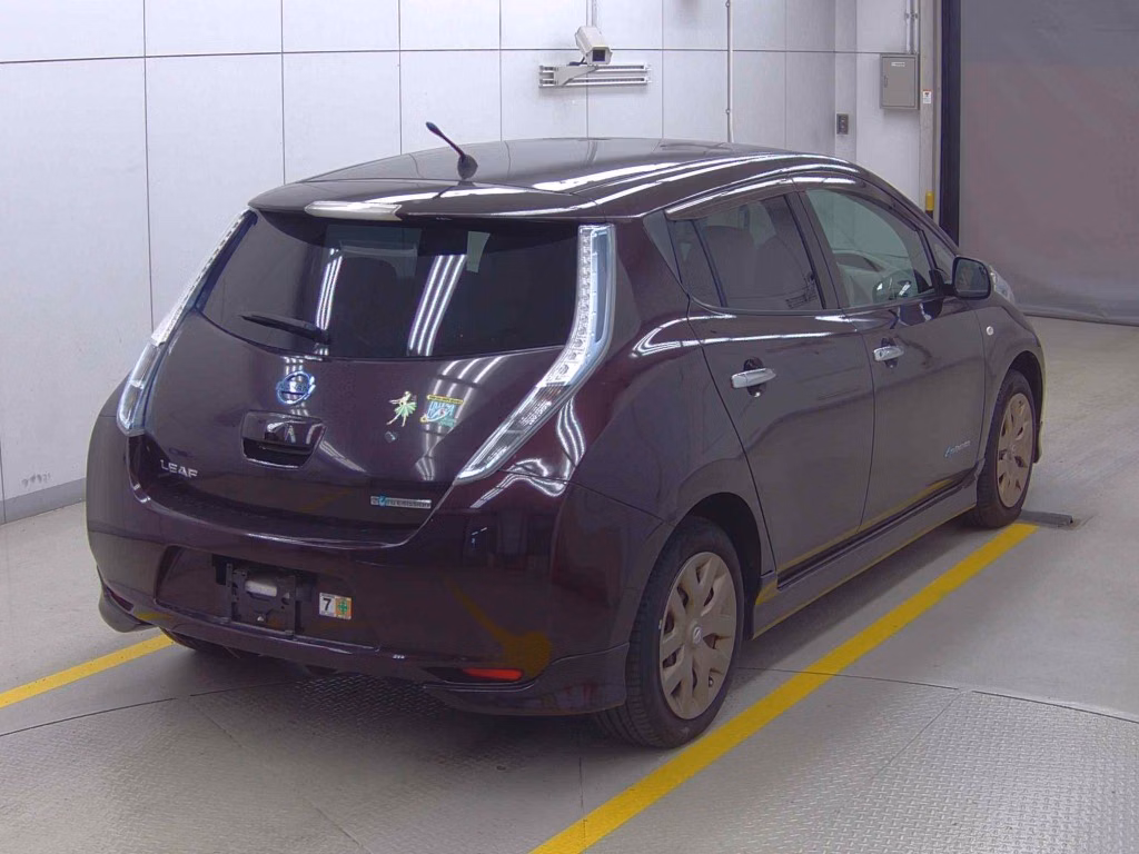 NISSAN LEAF