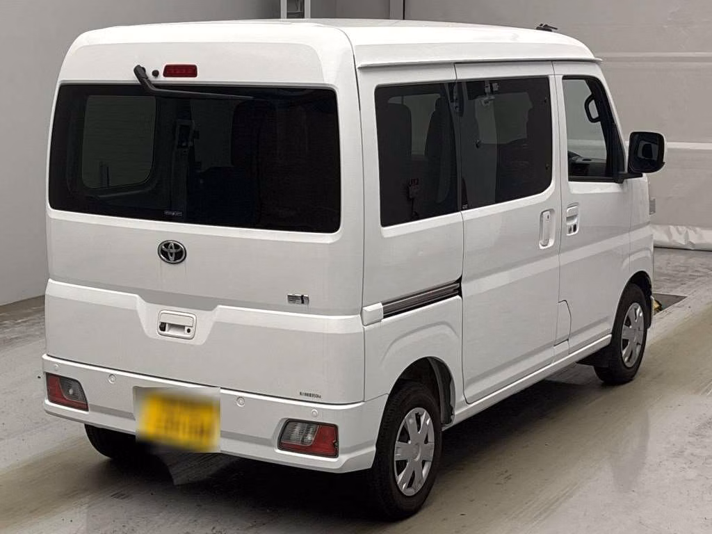TOYOTA PIXIS VAN