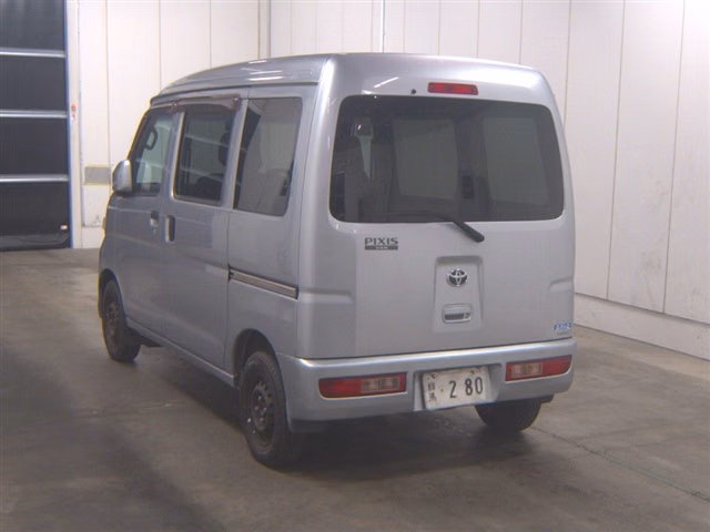 TOYOTA PIXIS VAN