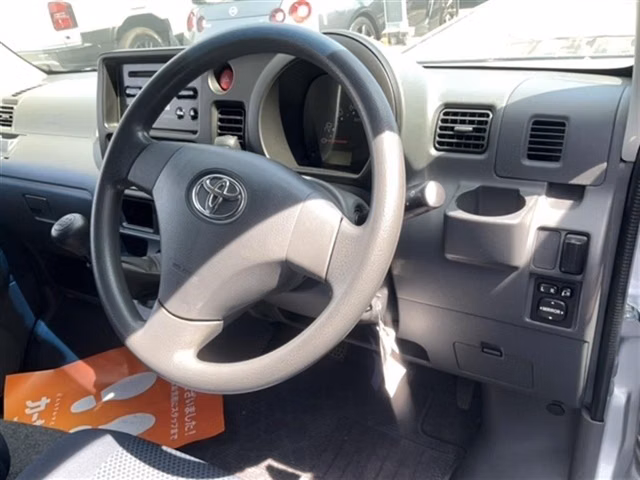 TOYOTA PIXIS VAN