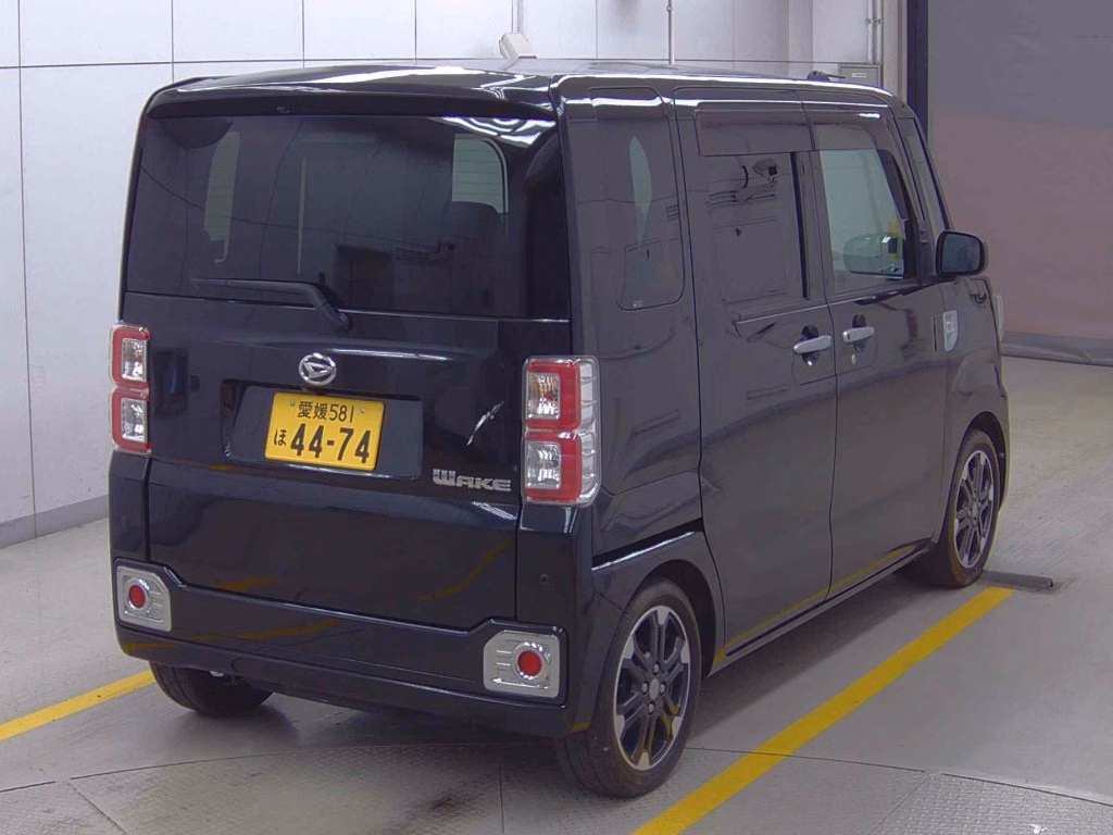 DAIHATSU WAKE