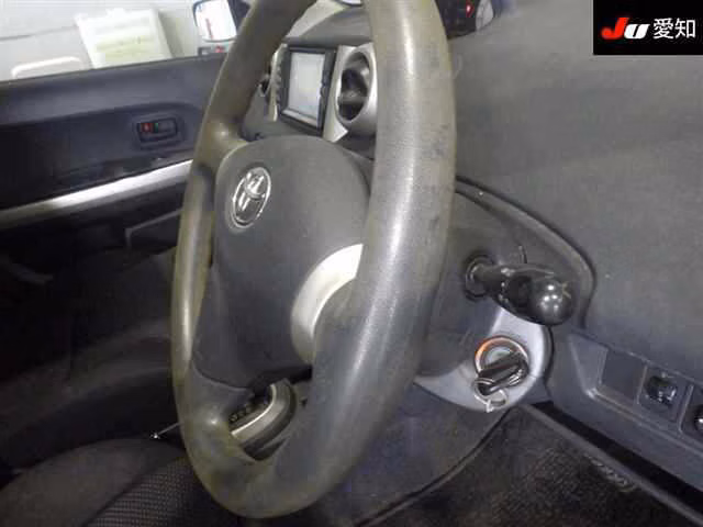 TOYOTA IST