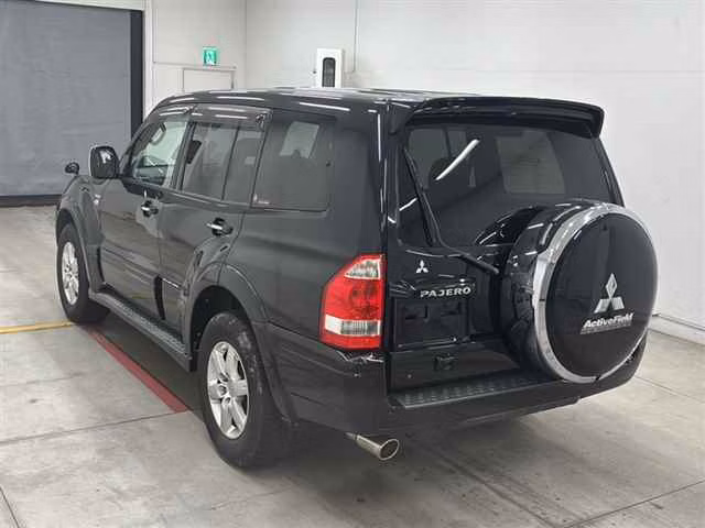 MITSUBISHI PAJERO