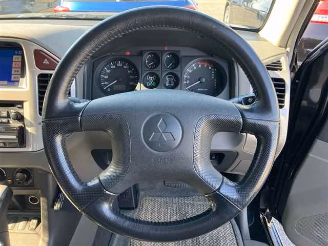 MITSUBISHI PAJERO