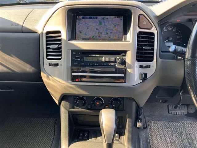 MITSUBISHI PAJERO