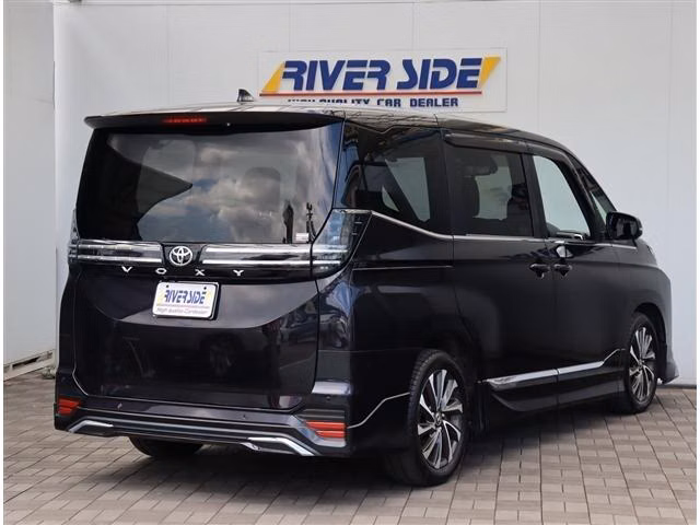 TOYOTA VOXY