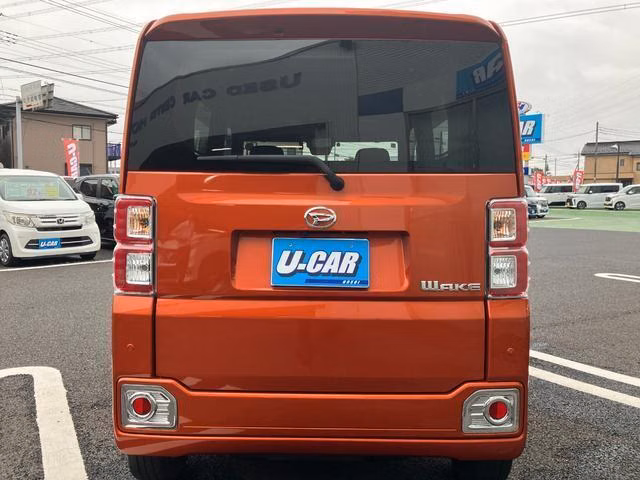 DAIHATSU WAKE