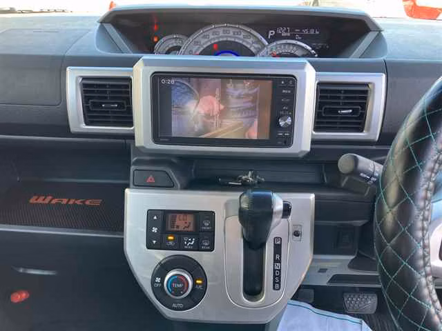 DAIHATSU WAKE
