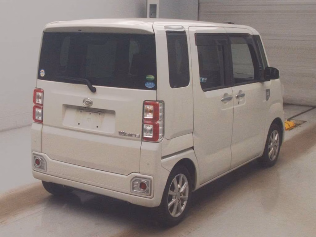 DAIHATSU WAKE