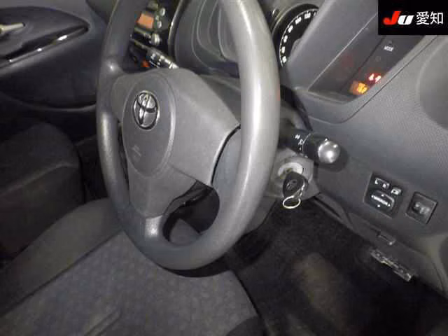 TOYOTA IST