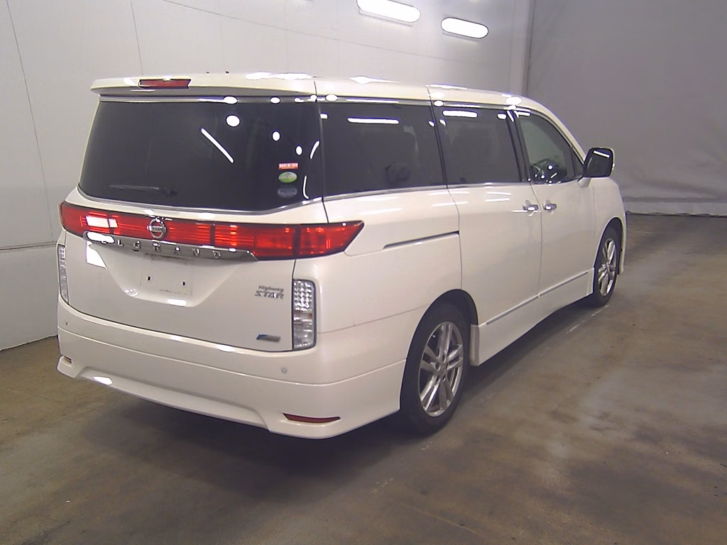 NISSAN ELGRAND