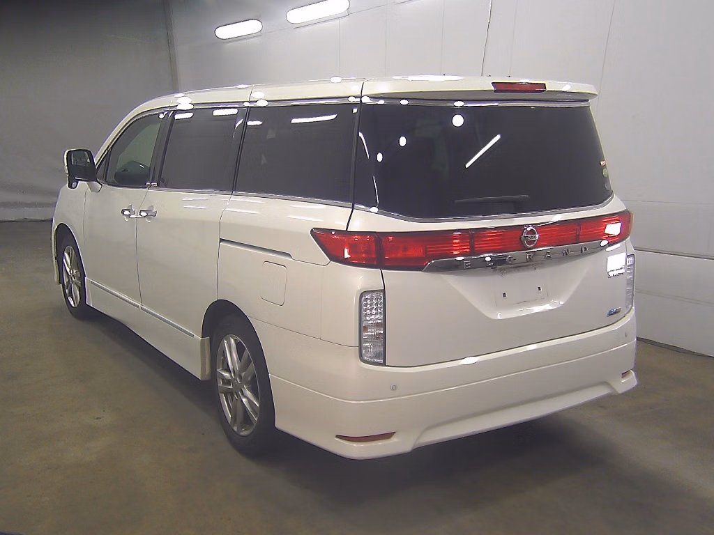 NISSAN ELGRAND