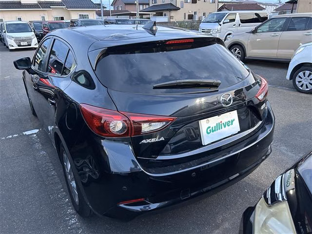 MAZDA AXELA