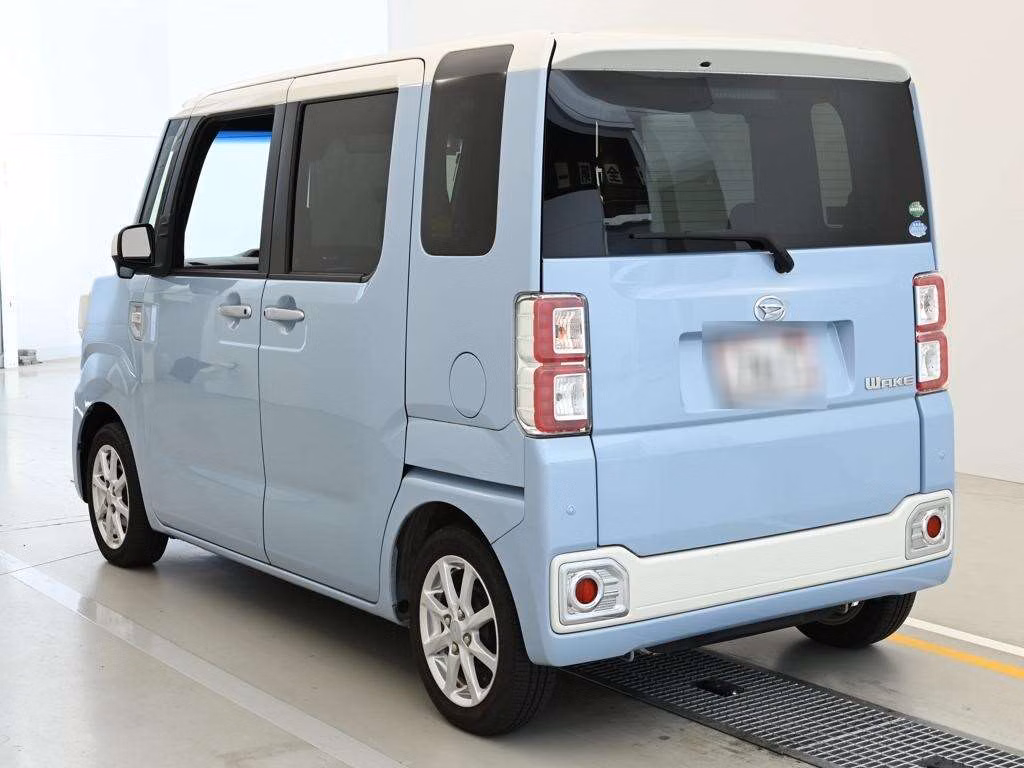 DAIHATSU WAKE