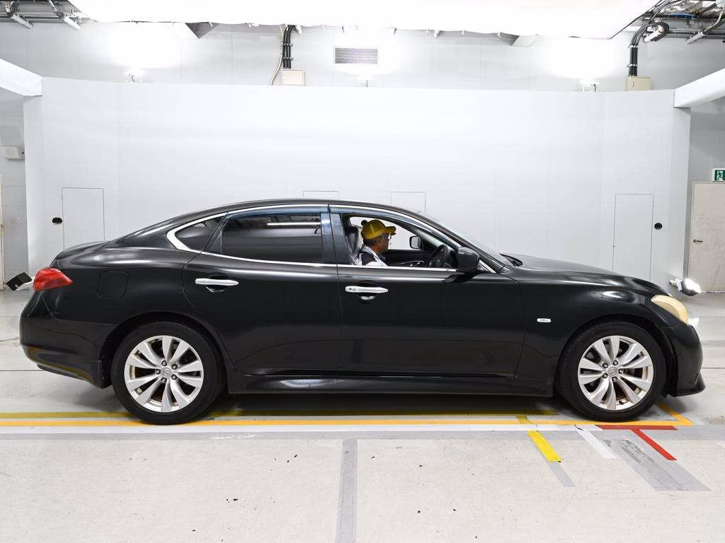 NISSAN FUGA