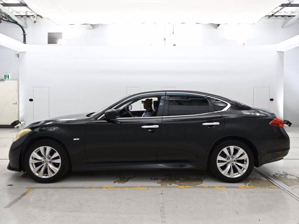 NISSAN FUGA