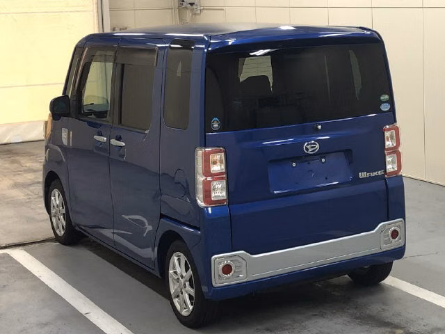 DAIHATSU WAKE