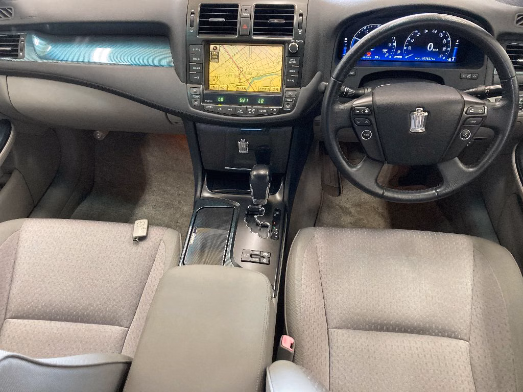 TOYOTA CROWN