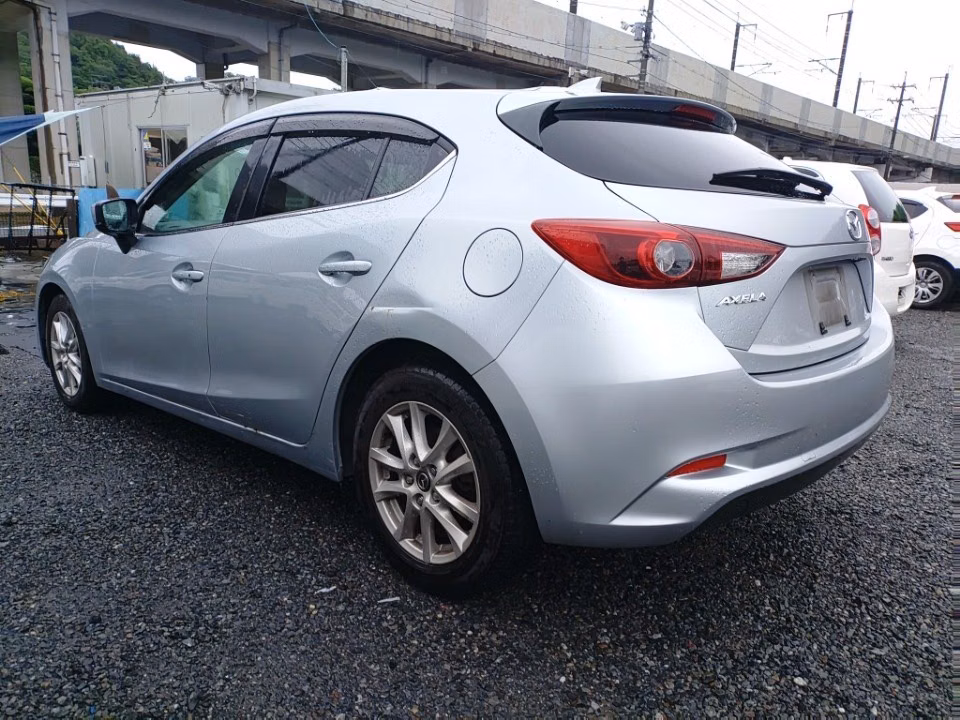 MAZDA AXELA