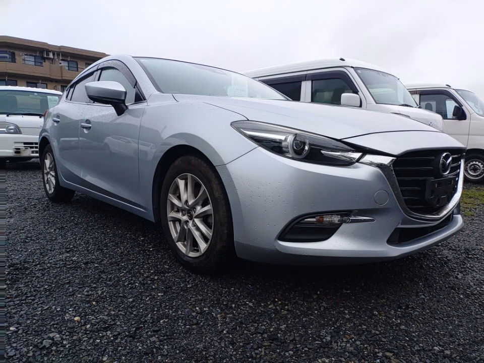 MAZDA AXELA