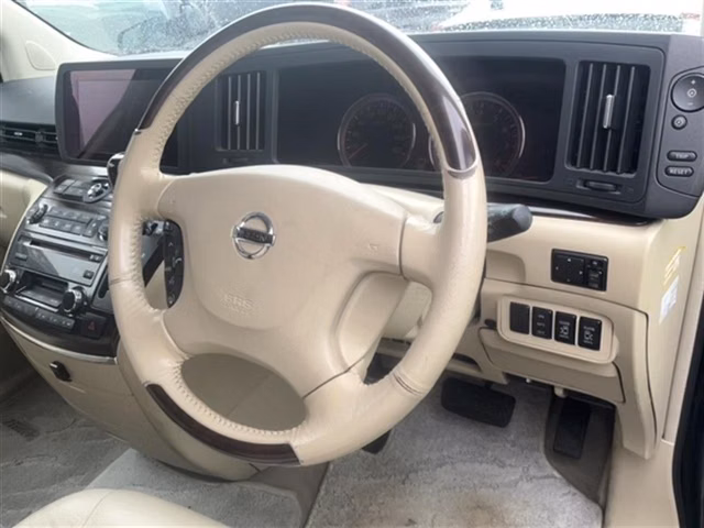 NISSAN ELGRAND