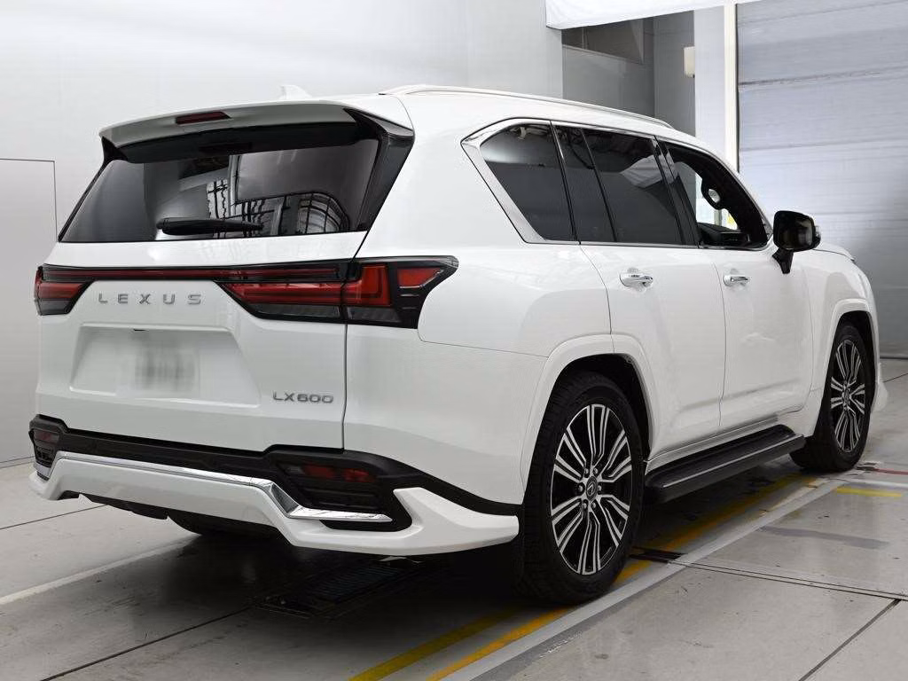 LEXUS LX600