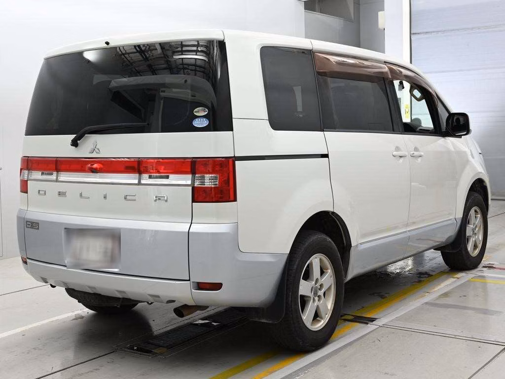 MITSUBISHI DELICA D:5