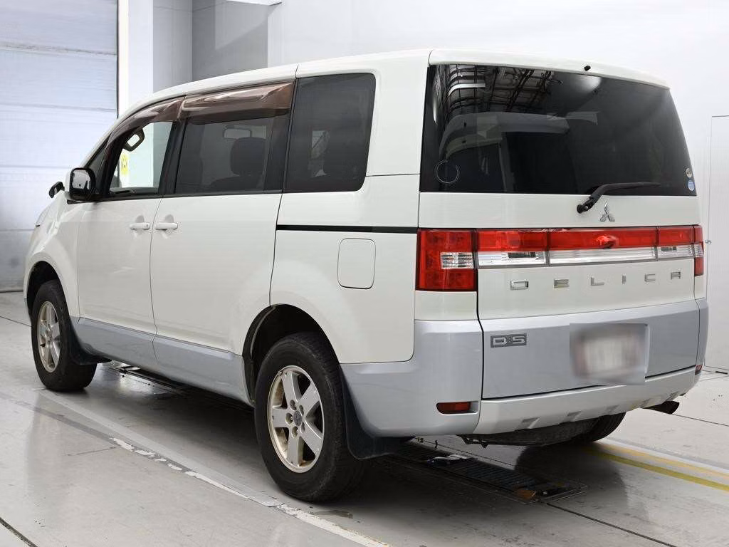 MITSUBISHI DELICA D:5