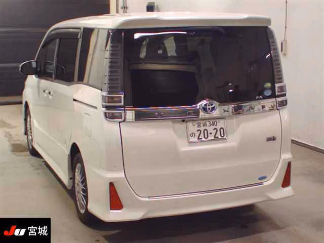 TOYOTA VOXY