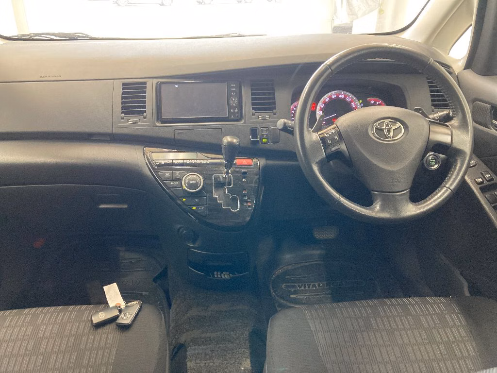 TOYOTA ISIS