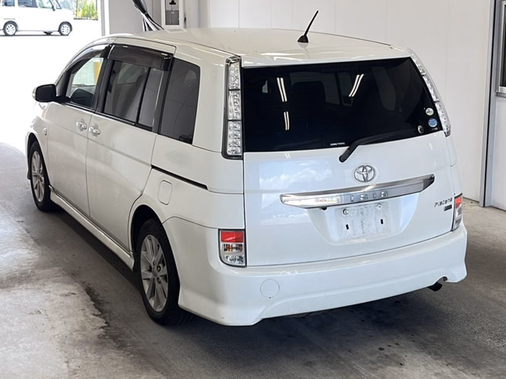 TOYOTA ISIS