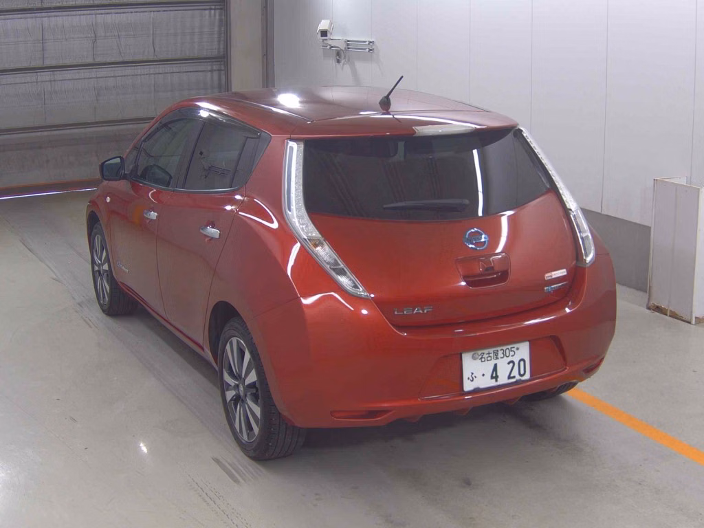 NISSAN LEAF