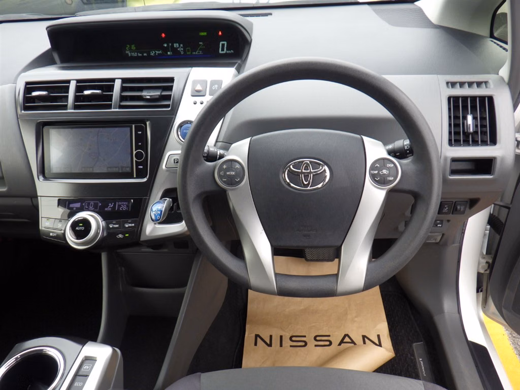 TOYOTA PRIUS ALPHA