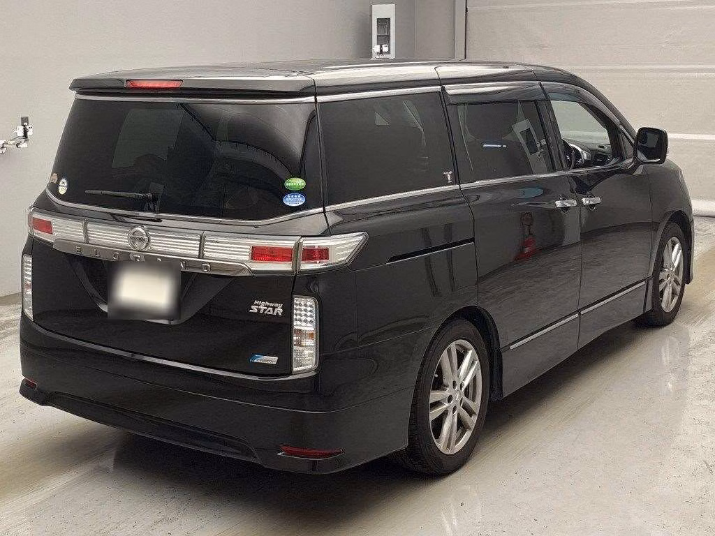 NISSAN ELGRAND