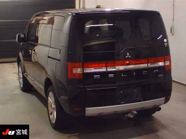 MITSUBISHI DELICA D:5