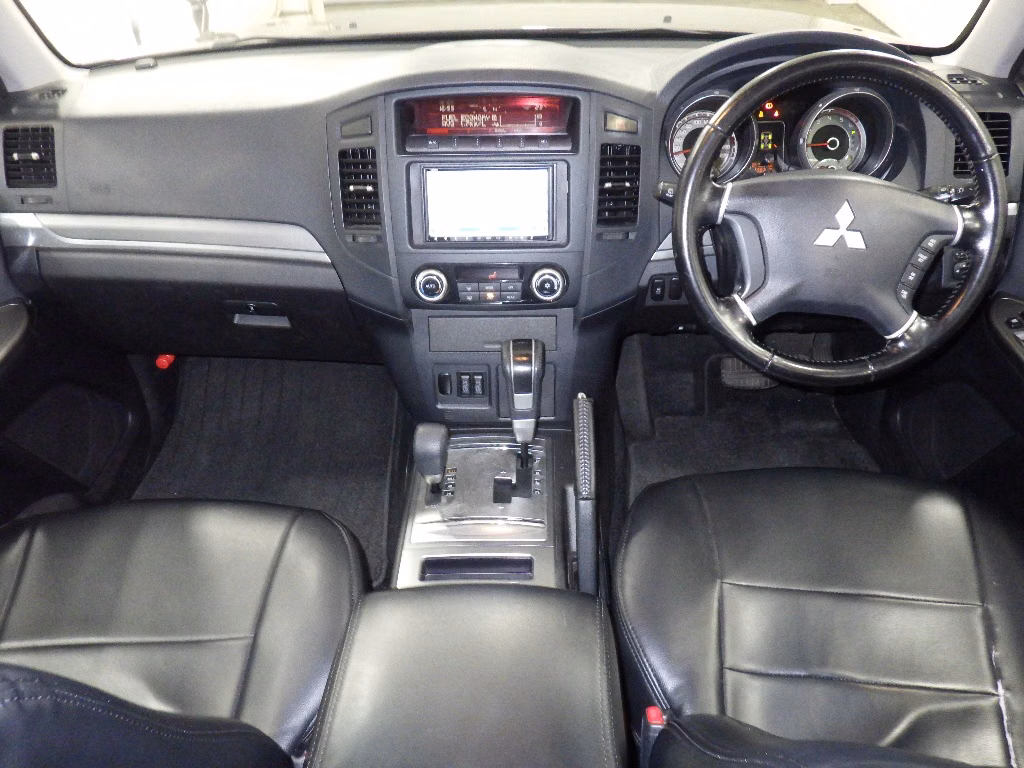 MITSUBISHI PAJERO