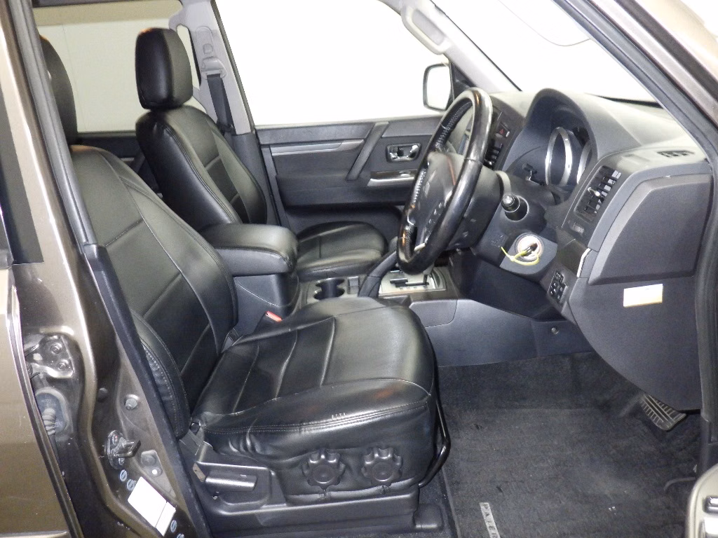 MITSUBISHI PAJERO