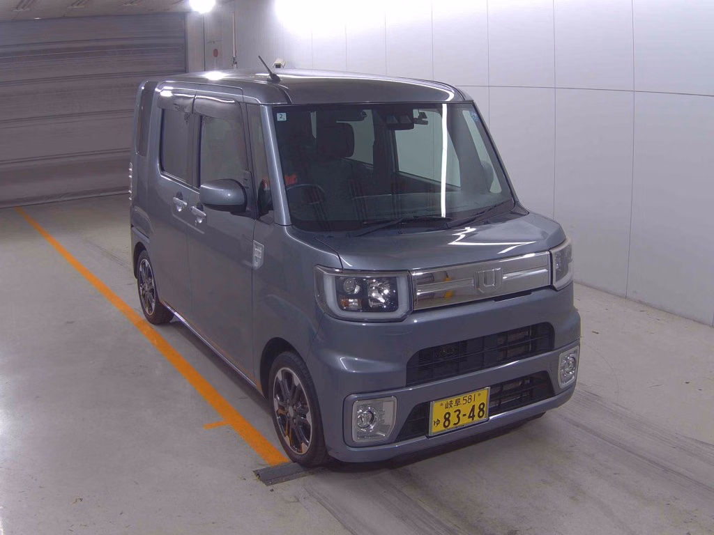 DAIHATSU WAKE