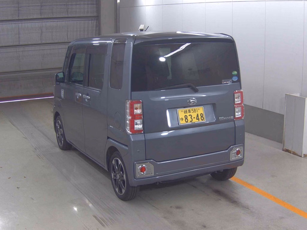 DAIHATSU WAKE