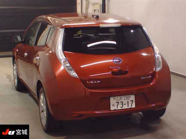 NISSAN LEAF