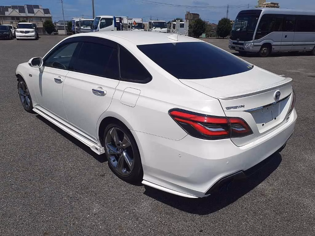 TOYOTA CROWN